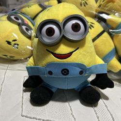 Minion toy available 2 models available new