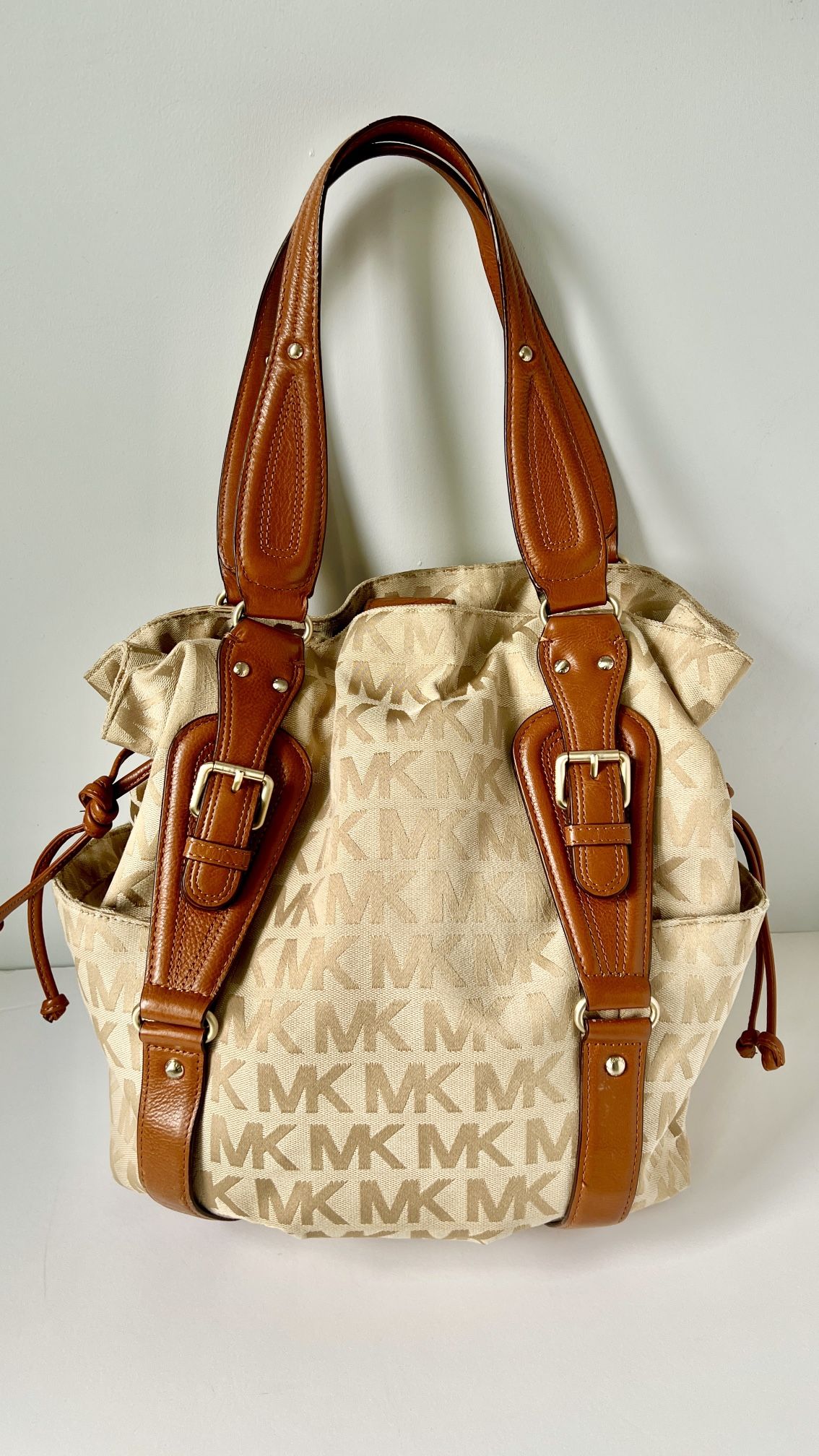 MK - Michael Kors Signature Drawstring Tote (Extra Large)