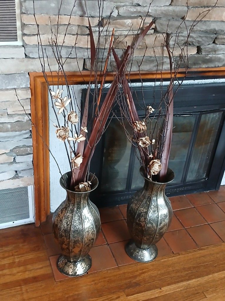 Vase With Drive Flowers
