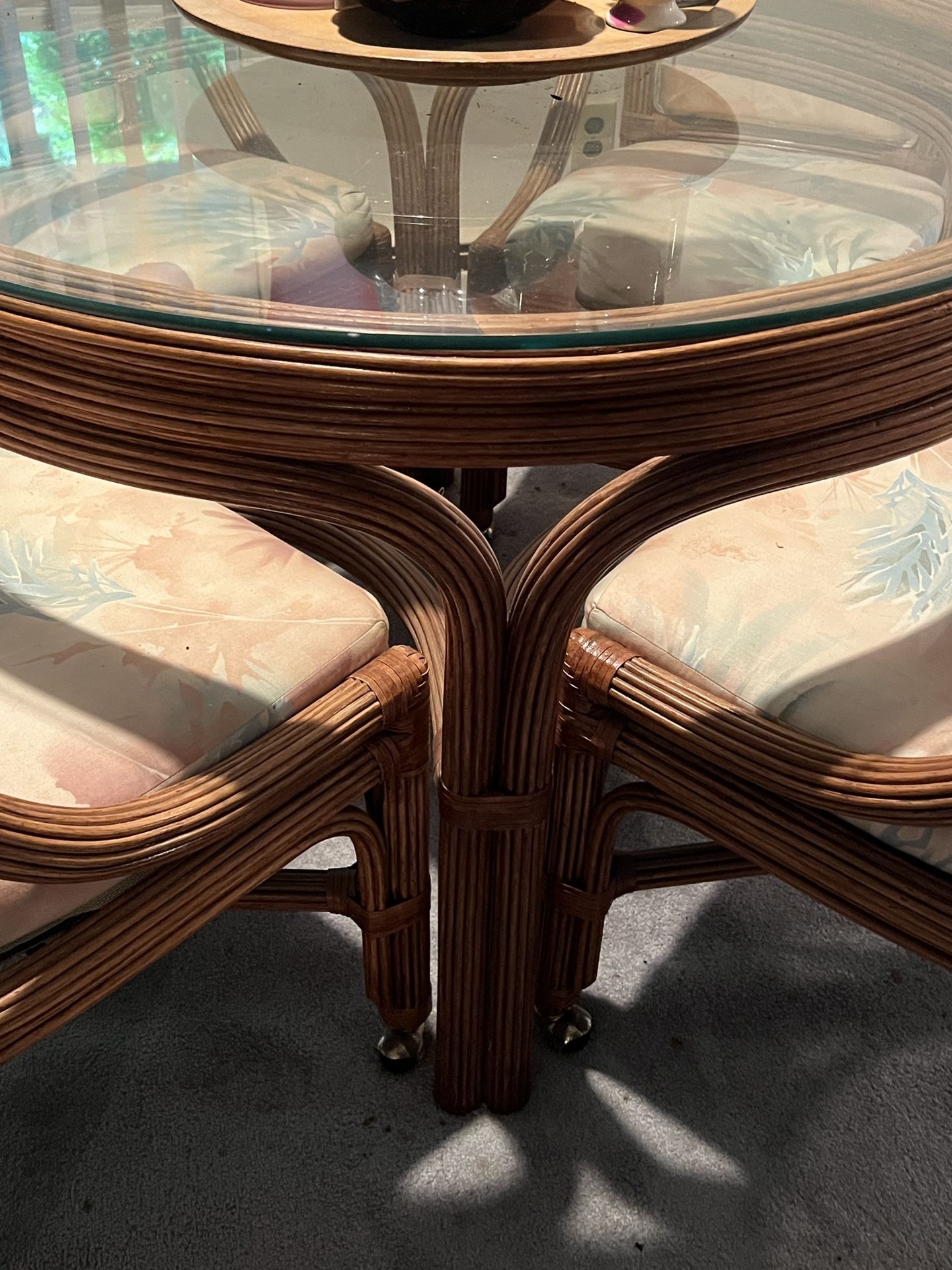 Lovely Glass Table W 4 Chairs