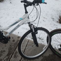 
Roadmaster 26" Granite Peak Women's Mountain Bike, White