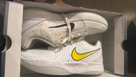 Men’s basketball shoes