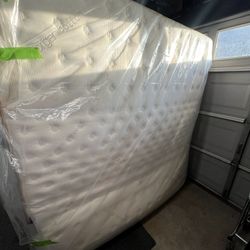 Saatva Classic King Mattress