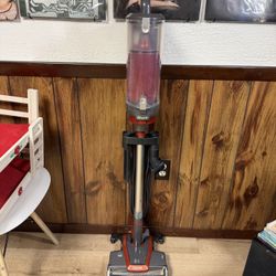 Shark APEX UpLight Lift-Away LZ600 Bagless Upright Corded Vacuum cleaner! Great shape!