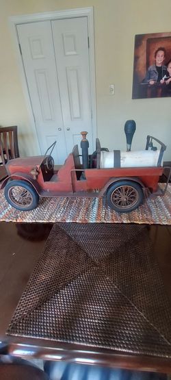 ANTIQUE LEONARDO LUNA FIRE TRUCK