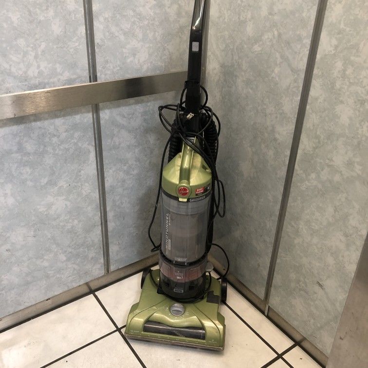 Hoover WindTunnel bagless upright vacuum