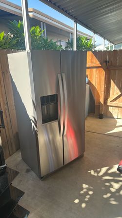 Whirlpool 21 cubic foot stainless steel side by side refrigerator with water and ice great condition