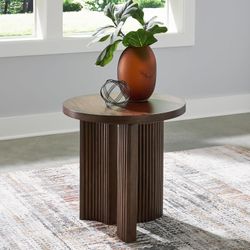 Contemporary End Side Table with Curved Legs Signature Design by Ashley Korestone Brown