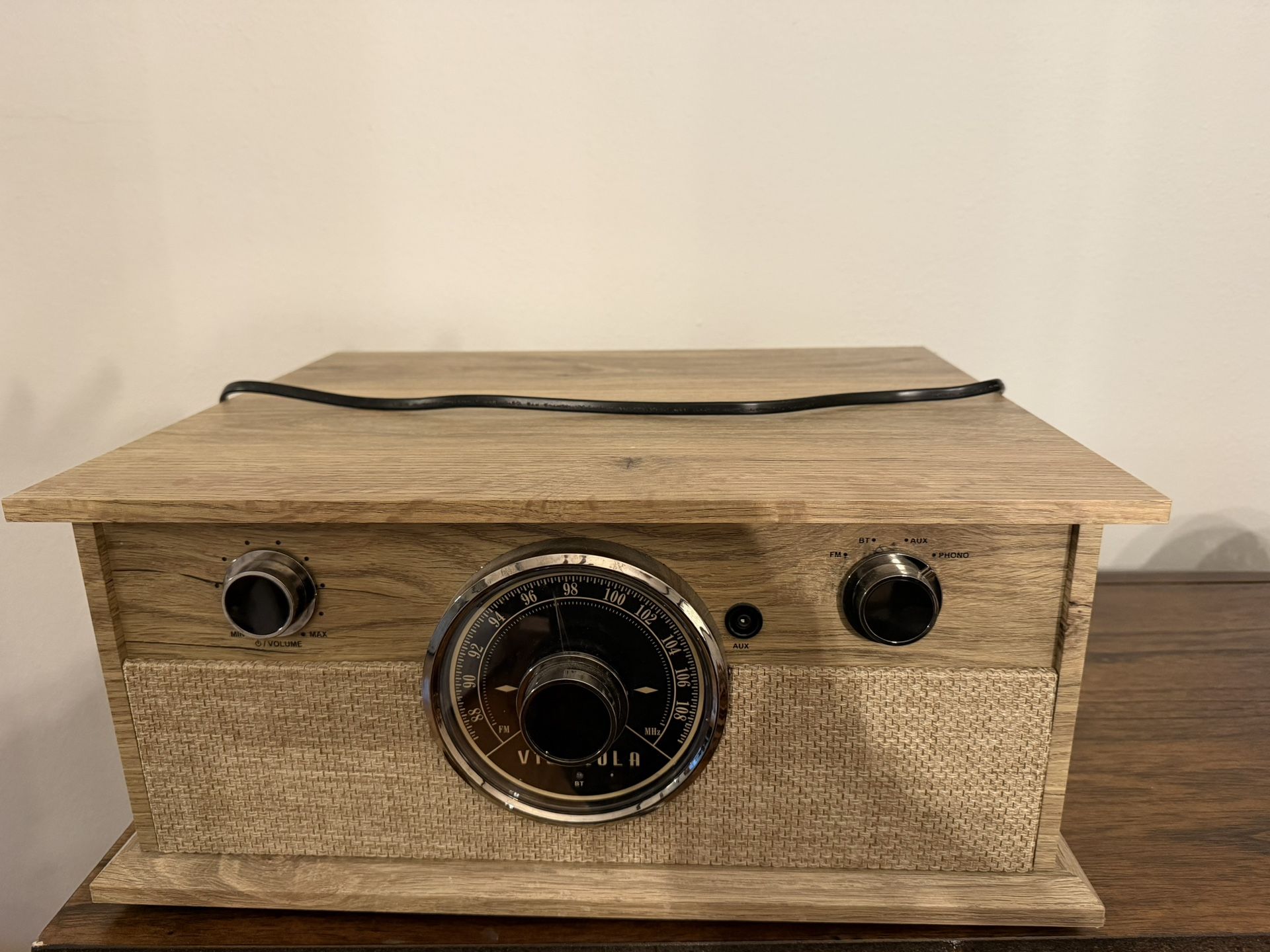 Retro-Style Bluetooth Turntable