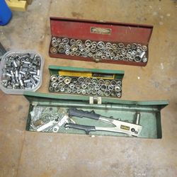 Lots Of Sockets,Rivit Set