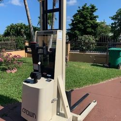 Crown Electric Lift