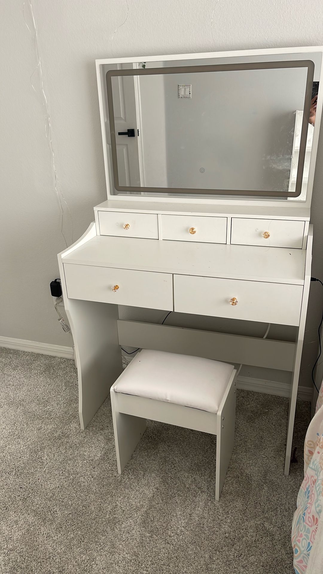 Vanity Desk And Stool LED Mirror And Charging Station