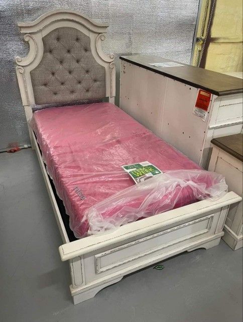 Realyn Chipped White Twin Upholstered Bed