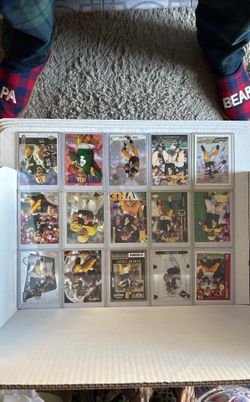 Brett Favre lot of 15 football cards.