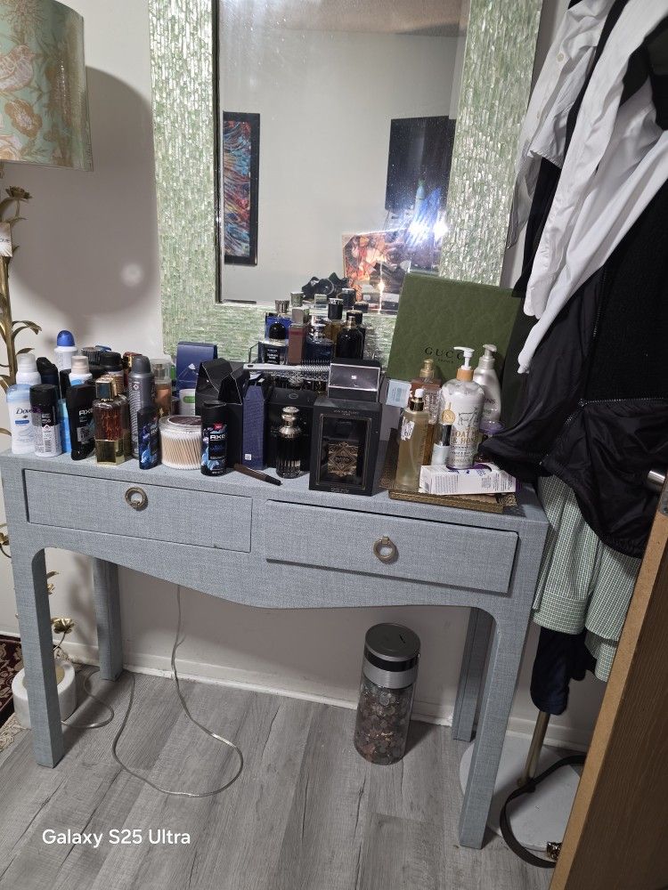 Chest with mirror and two stand set