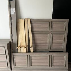 Queen Bedframe Great Condition 