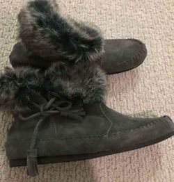 Minnetonka booties size women’s  6