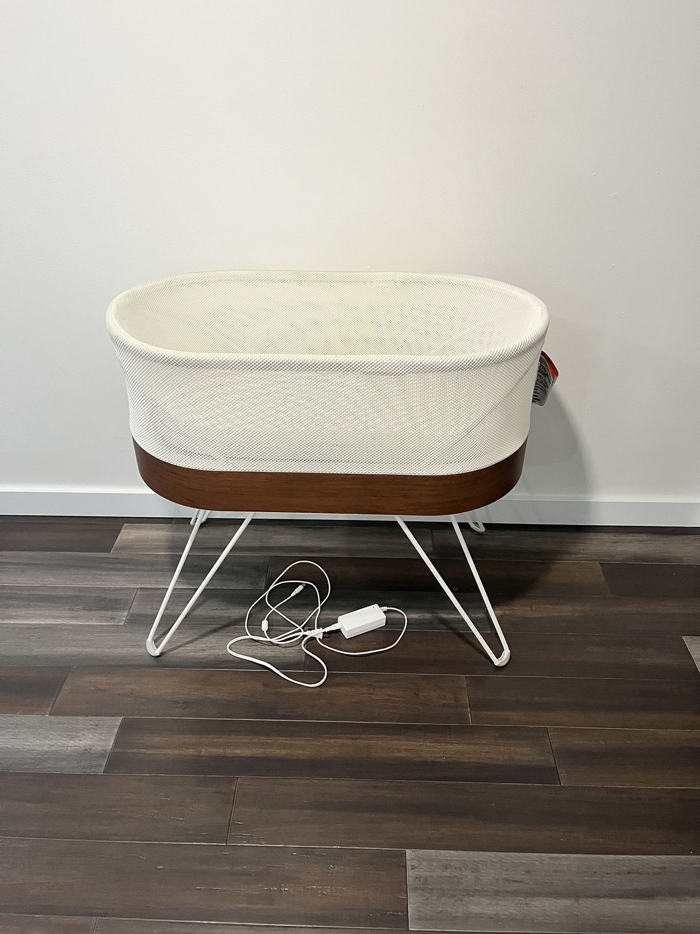 Snoo Smart Sleeper + Accessories for Sale in Seattle, WA OfferUp