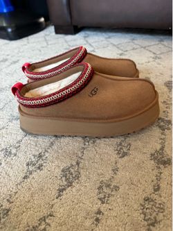 Ugg Tasman slipped Women’s size 8