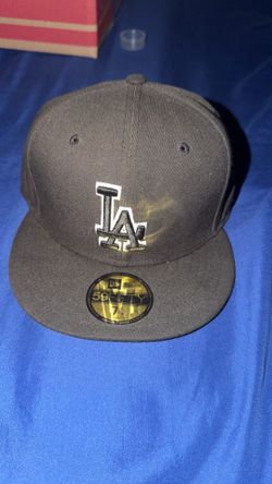 BLACK LA WHITE OUTLINE HAT