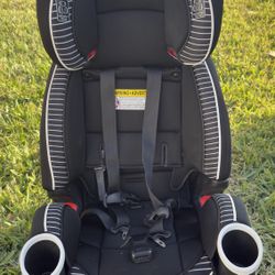Selling Graco car seat.