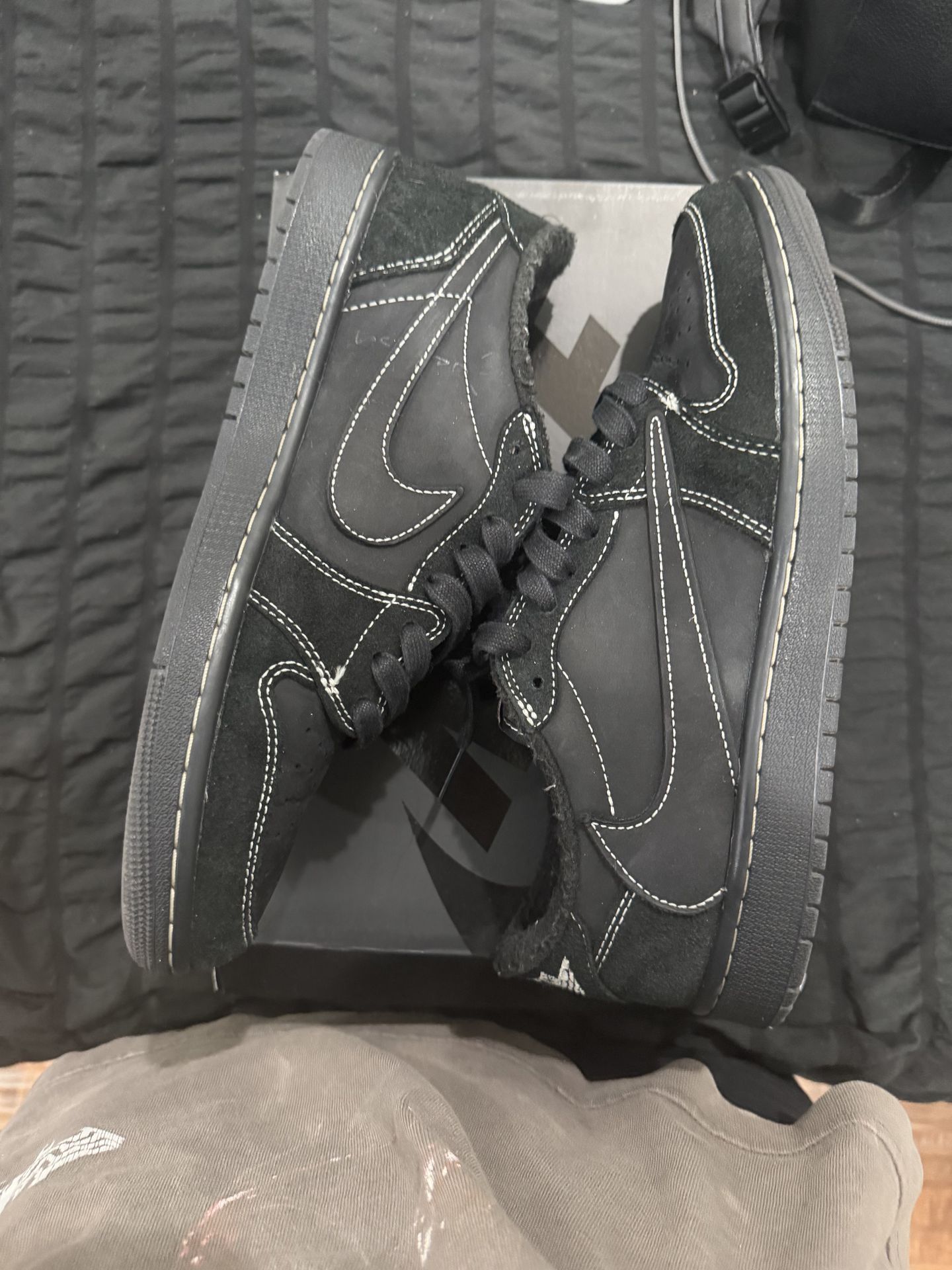 Jordan 1 Travis Scott