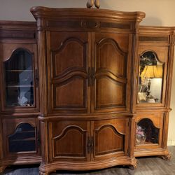 SOLID WOOD Beautiful Entertainment Center