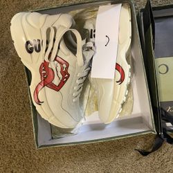 Women Shoe Size 7.5
