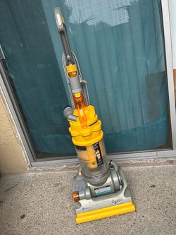 DYSON VACUUM