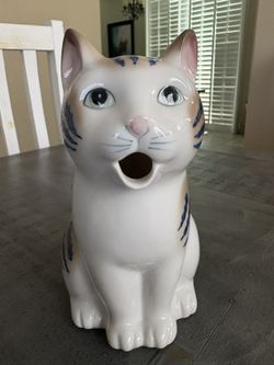 Pitcher- VTG Lovely Cat Ceramic 8” - Summerlin 