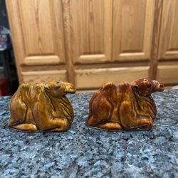 Vintage Ceramic Pair of Salt and Pepper Shakers. Preowned missing stoppers. Good condition no cracks or chips. There are no white spots on shaker
