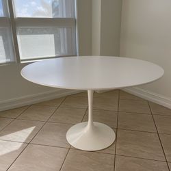 Knoll Table