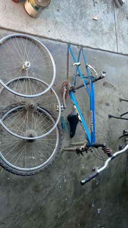 GT Aggressor Mountain Bike Frame + Some Parts