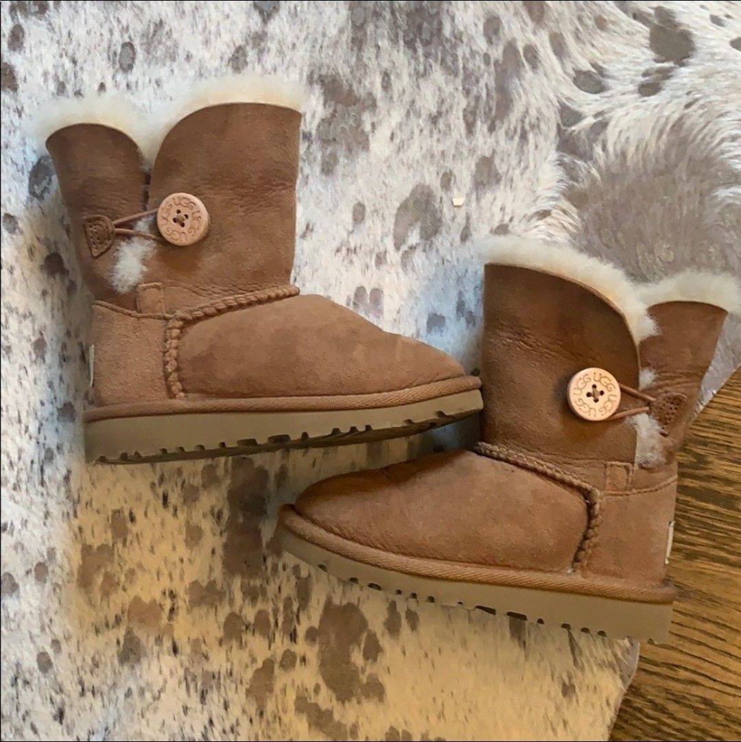 Ugg winter boots for toddler size 8