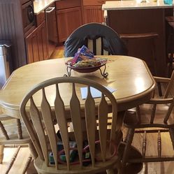 Solid Oak Table And Chairs. It Comes With The Leafs. Heavy Duty But It Had Definitely Been Used. It Has Wear On The Chairs But Still Too Nice To Give 