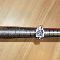 18k White Gold Cubic Zurconia Halo Ring 