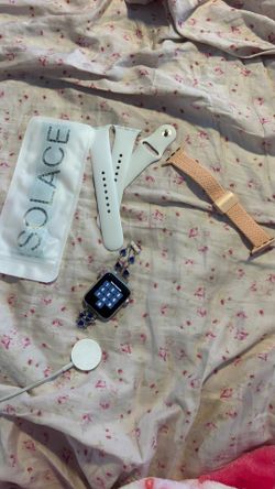 Apple Watch Series 3 (38mm Silver) Bundle - Includes Charger & 4 Cute Bands!