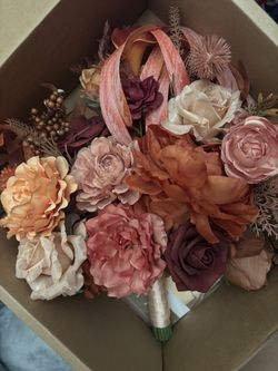 New in box Tinge Time pre arranged bouquet
