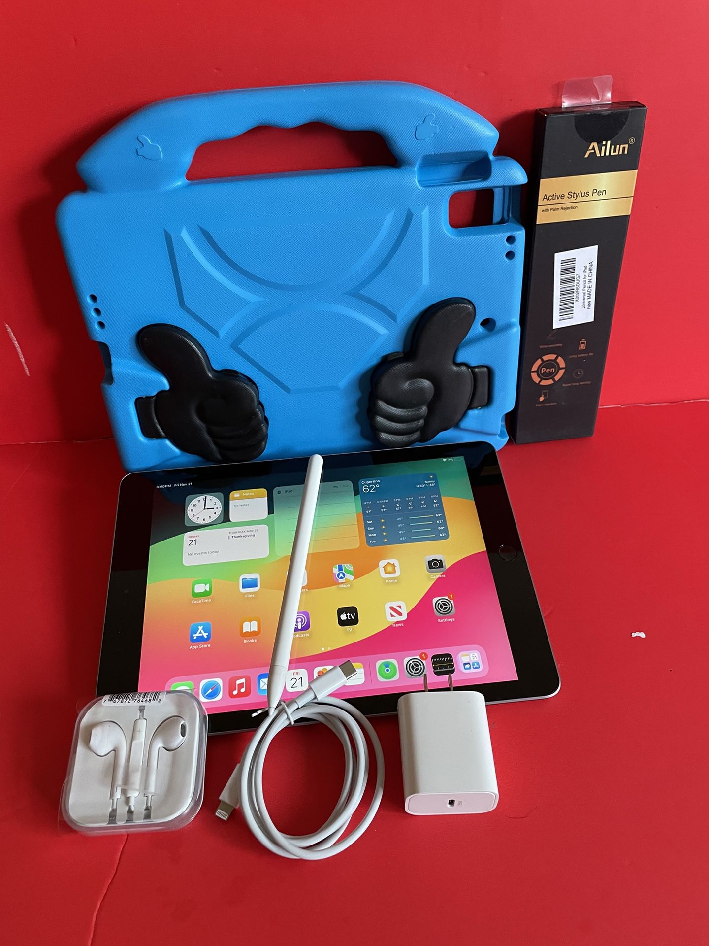 256gb Apple IPad 10th Generation (10.9” Liquid / 2022 model) with pen, keyboard, case & Accessories (warranty 2026) 