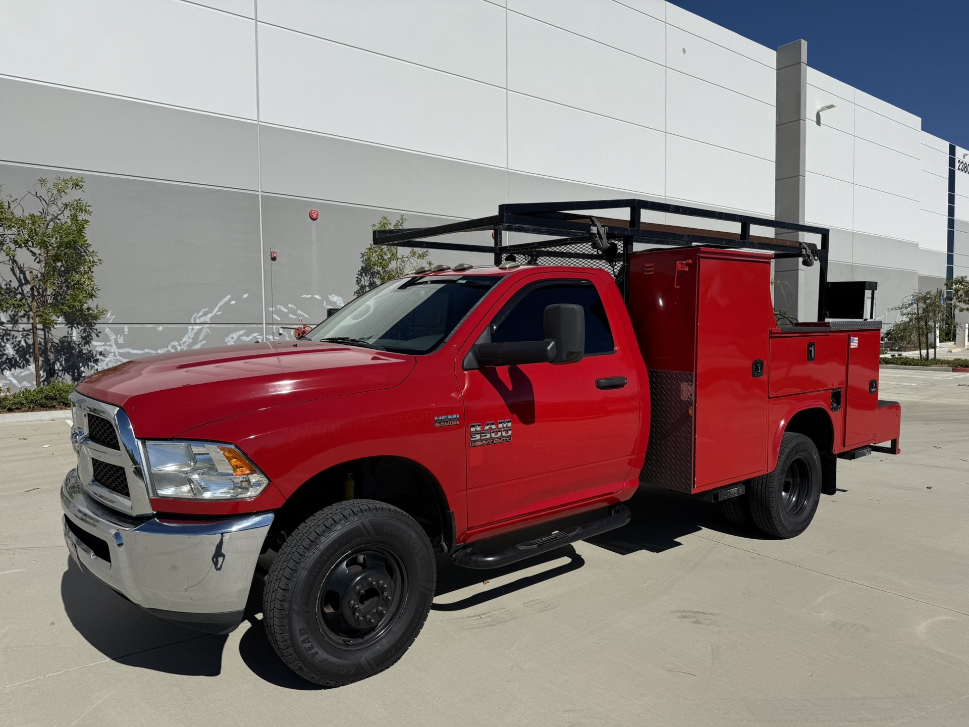 2017 RAM 3500 UTILITY TRUCK! 6.4L V8 GASOLINE !
