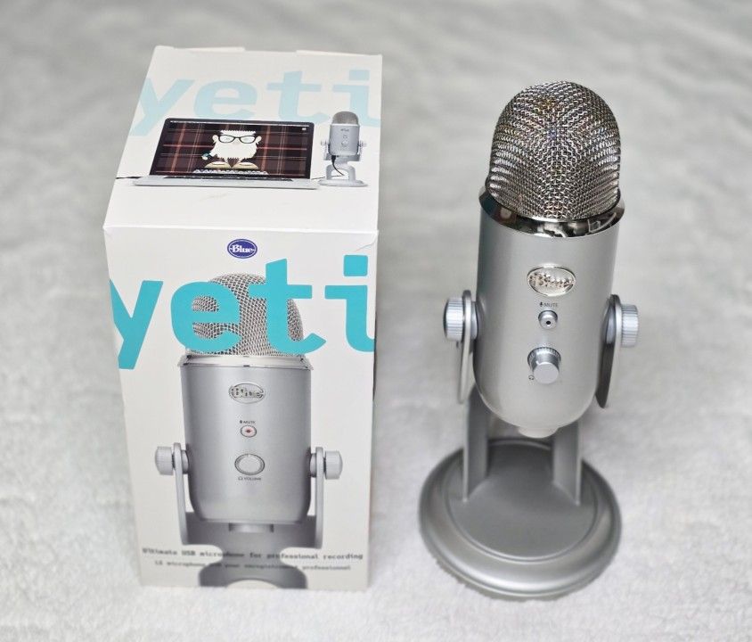Logitech Creators Blue Yeti USB Microphone for Gaming, Streaming, Podcast, YouTube, Discord, PC, Studio Sound, Plug & Play-Silver