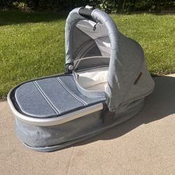 Uppa baby vista 2 Bassinet. 