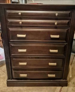 PRICE REDUCED...Omish Maple Finish 4 piece bedroom vintage furniture in excellent condition