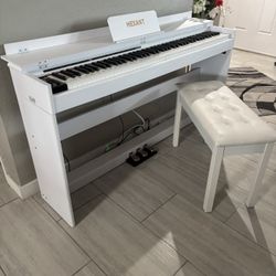 Piano And Learning Books 