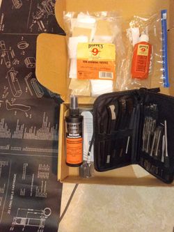 HOPPES GUN CLEANING KIT WITH BRUSHES ALSO 