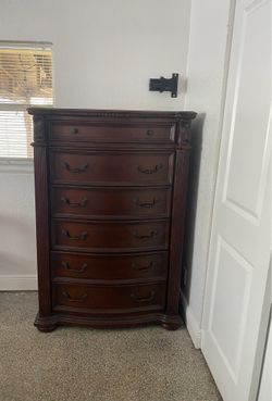 Dresser and 2 nightstands