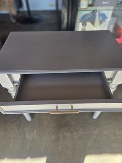 Vanity/ small desk