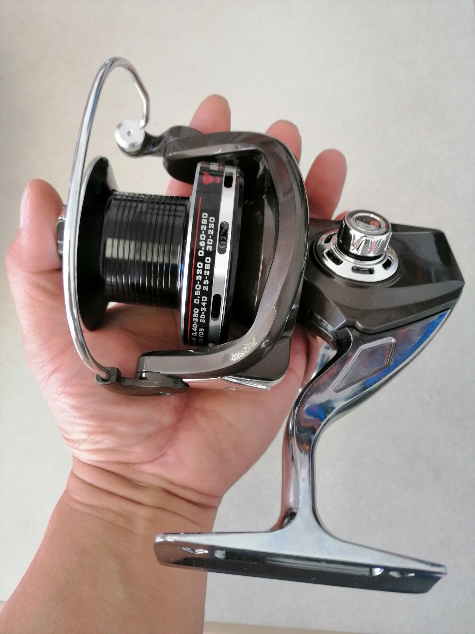 NEW Large fishing reel size 10000