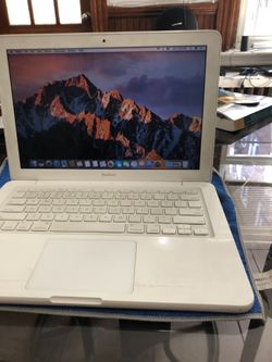13 inches MacBook. 2009. 4 GB memory ram 250 GB hardrive
