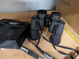 Bushnell 10 x 50 binoculars with carrying case